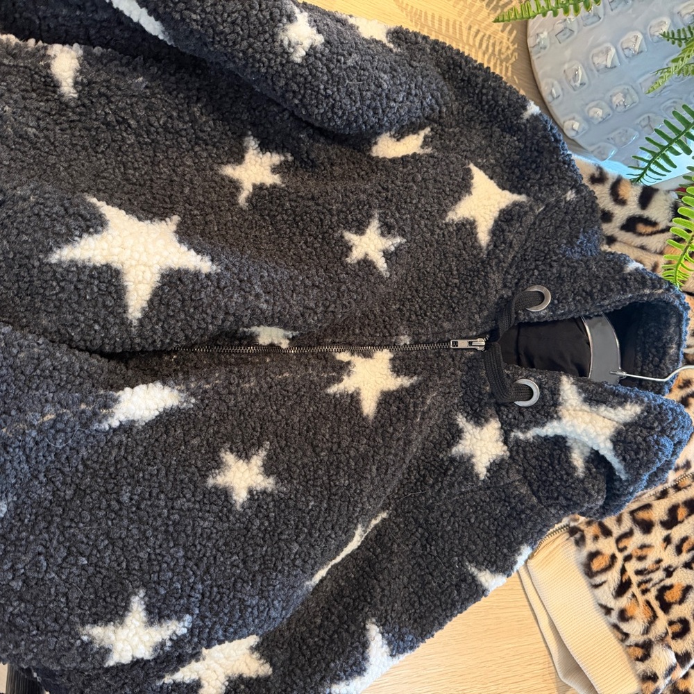 Olivaceous Black and White Star Puffer Jacket
